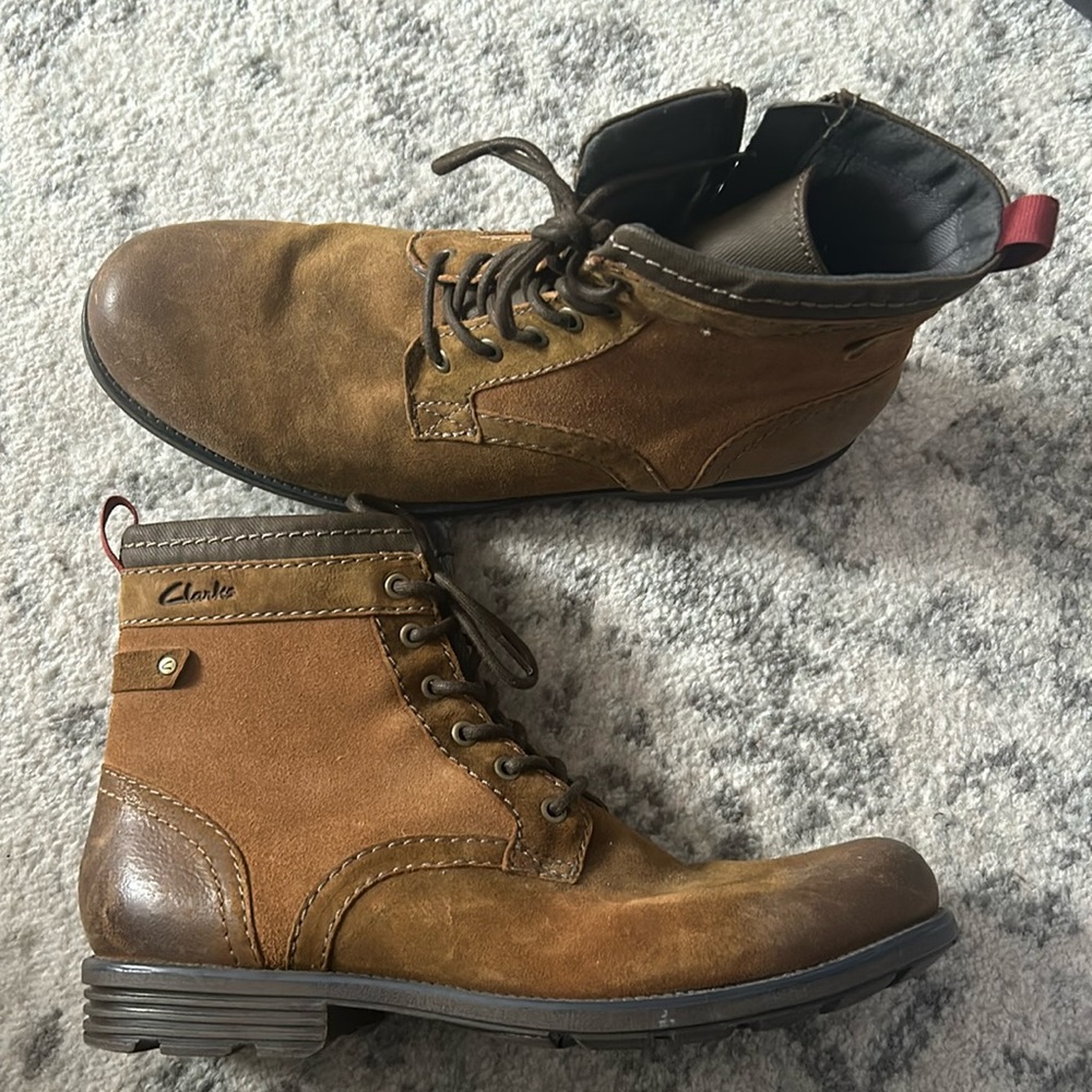 NWOT Clarks men’s lace-up boots